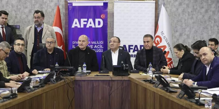 Bakanlardan deprem bölgesinde önemli açıklamalar: Deprem fırsatçılarına ağır cezalar geliyor Bakanlardan deprem bölgesinde önemli açıklamalar: Deprem fırsatçılarına ağır cezalar geliyor