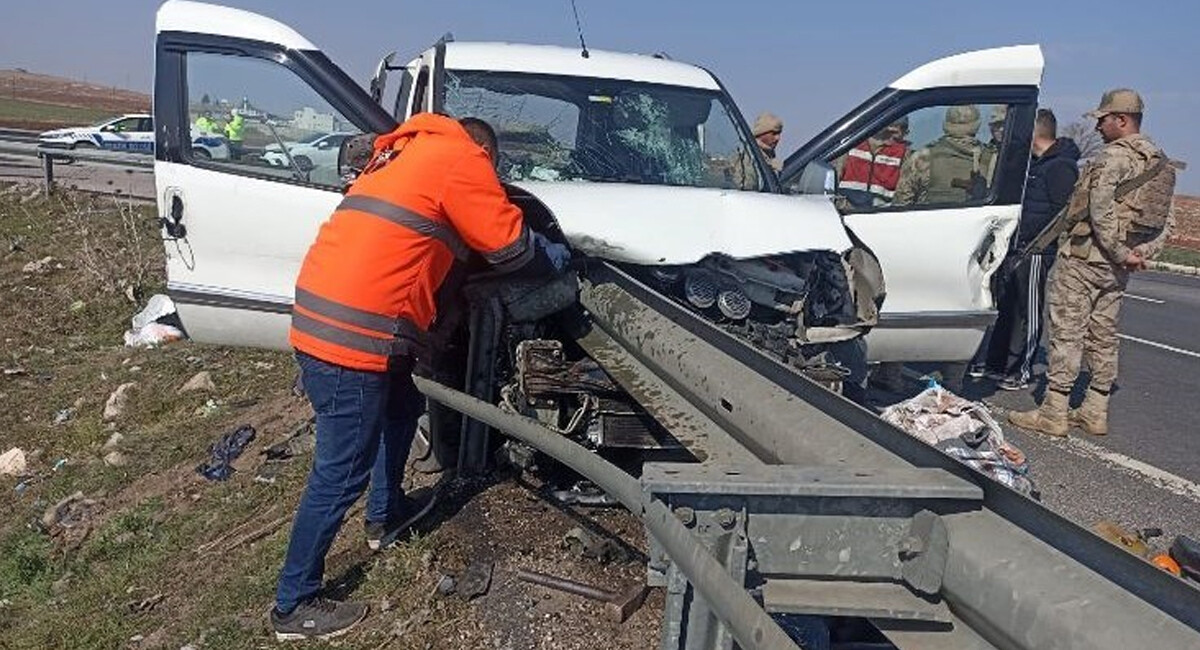 Mardin'de feci kaza: Baba ve oğlu canından oldu Mardin'de feci kaza: Baba ve oğlu canından oldu