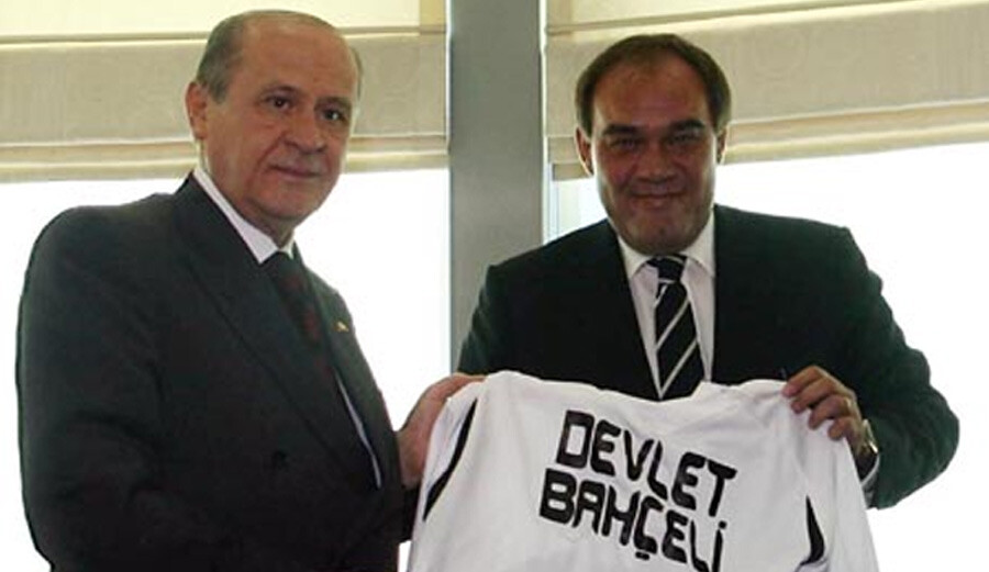 MHP lideri Devlet Bahçeli Beşiktaş kulüp üyeliğinden istifa etti, "istifa" sloganlarına tepkiler artıyor MHP lideri Devlet Bahçeli Beşiktaş kulüp üyeliğinden istifa etti, "istifa" sloganlarına tepkiler artıyor