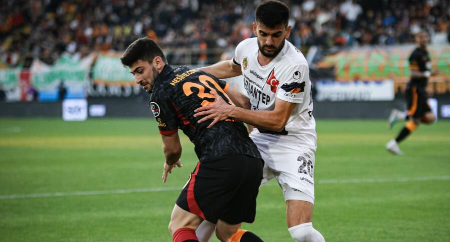 Alanyaspor Farioli'yle yolları ayırdı, Akdeniz ekibinin başına Ersun Yanal geçiyor Alanyaspor Farioli'yle yolları ayırdı, Akdeniz ekibinin başına Ersun Yanal geçiyor