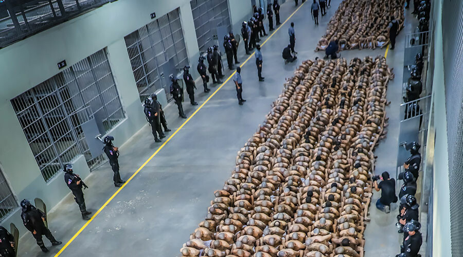 Göçmenler ölüm çukuruna terk edildi, hükümetten açıklama geldi: Kontrol eden ABD'dir! - 1. Resim