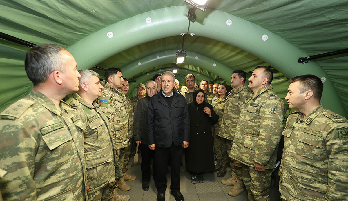 Bakan Akar Seyyar Sahra Hastanesi'ni ziyaret etti Bakan Akar Seyyar Sahra Hastanesi'ni ziyaret etti
