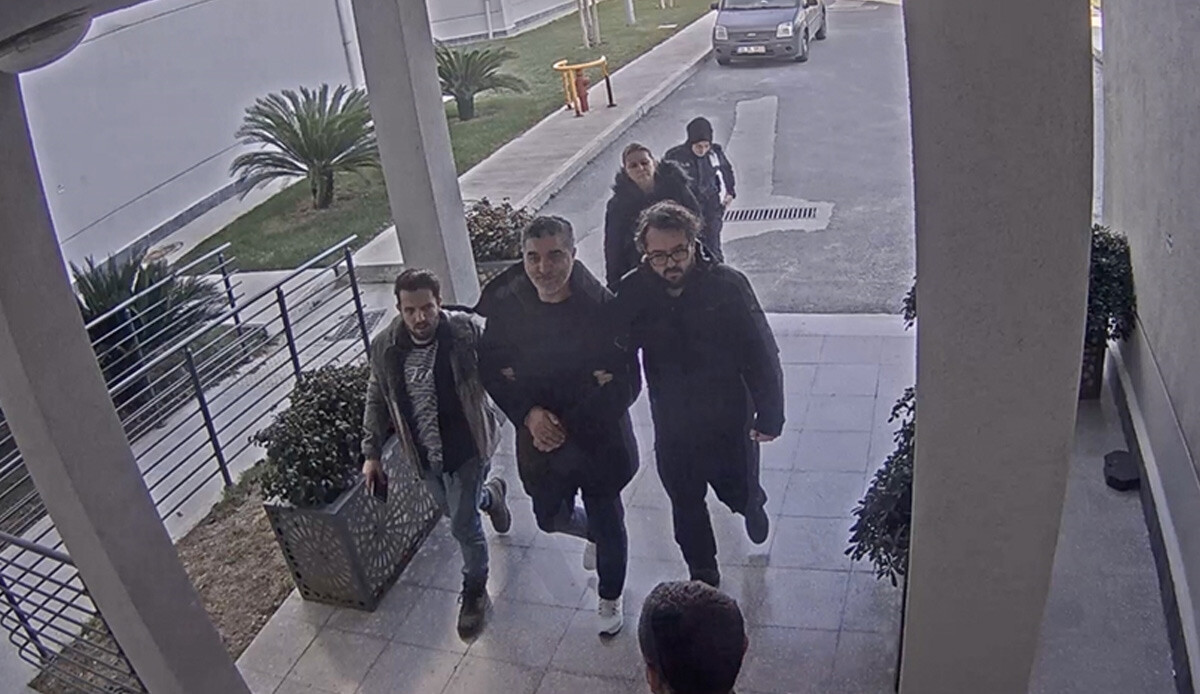 Huzur Apartmanı’nın müteahhidi yurt dışına kaçarken yakalandı Huzur Apartmanı’nın müteahhidi yurt dışına kaçarken yakalandı