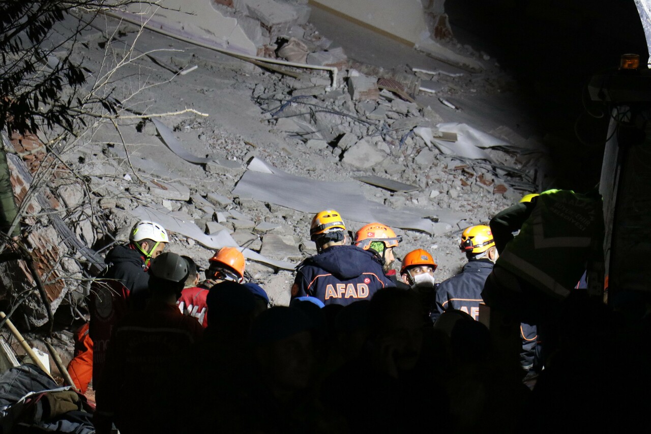 Malatya’da yıkılan binanın altında kalan olmadığı öğrenildi