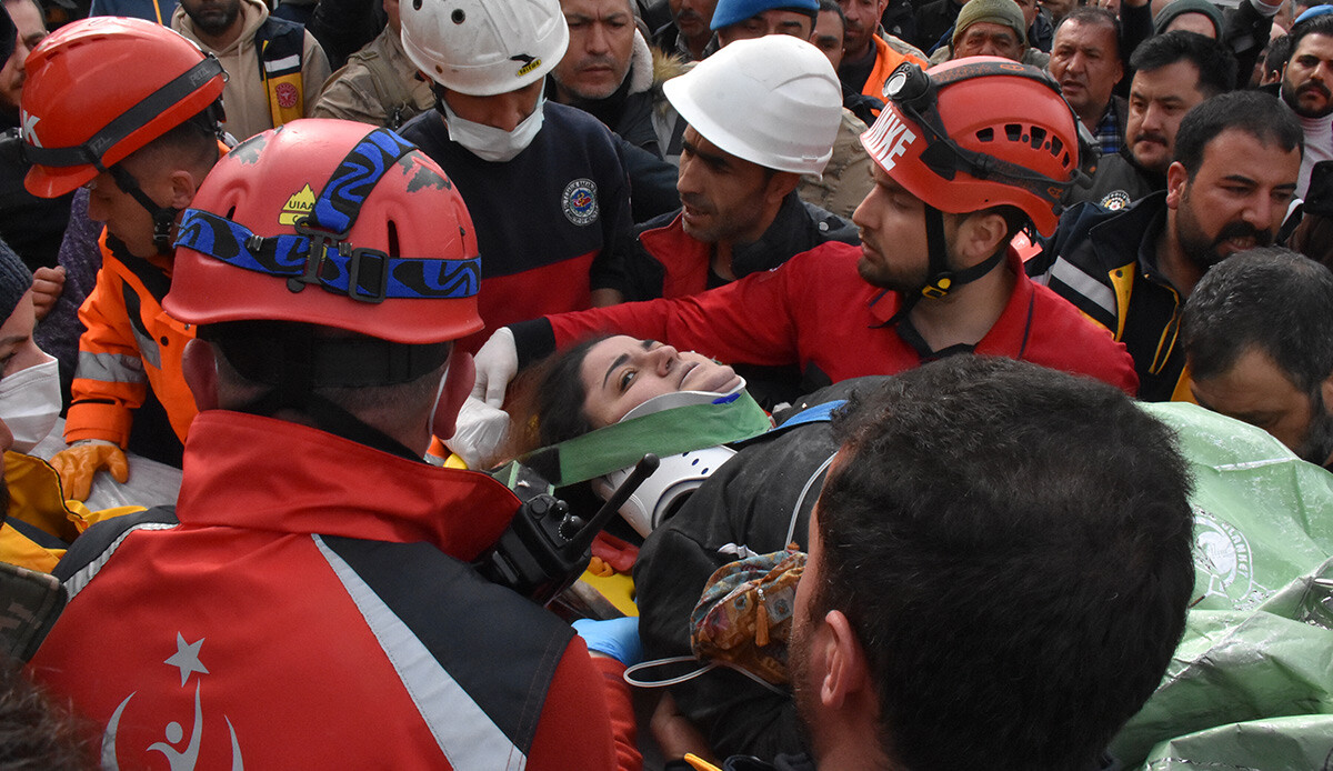 Eşya alacaklardı, enkaz altında kaldılar! Malatya&#039;da baba ve kızı sağ salim kurtarıldı