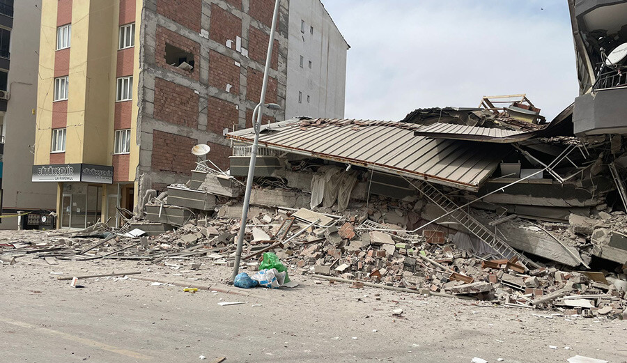 Son dakika! Malatya'da 5,6 büyüklüğünde deprem: Hasarlı bazı binalar yıkıldı, can kaybı var Son dakika! Malatya'da 5,6 büyüklüğünde deprem: Hasarlı bazı binalar yıkıldı, can kaybı var