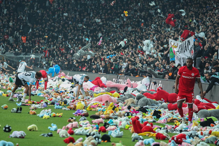 Kara Kartal mendil salladı: Beşiktaş Antalyaspor ile yenişemedi Kara Kartal mendil salladı: Beşiktaş Antalyaspor ile yenişemedi