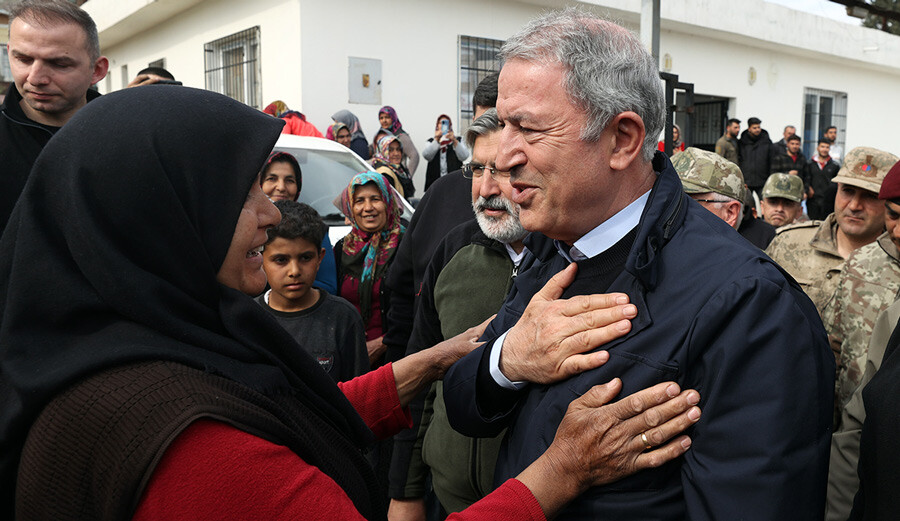 Bakan Akar duyurdu: Yaklaşık 42 bin Suriyeli gönüllü olarak ülkesine döndü