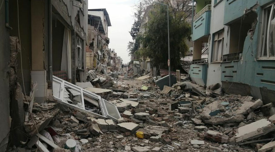 Sözün bittiği yer! Depremin yerle bir ettiği mahallede geride sadece muhtar kaldı: Bir gün dönecekler