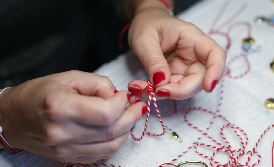 Marteniçka nedir, ne zaman takılır? Marteniçka nerenin adeti? İşte Marteniçka renklerinin anlamı