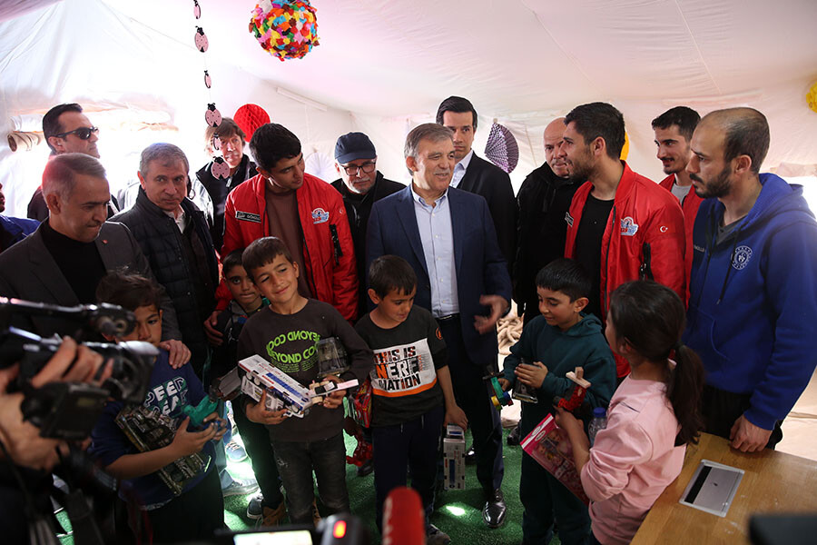 Abdullah Gül: Devleti de kamuyu da yalnız bırakmamak gerek