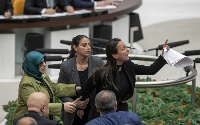 Meclis'te deprem gerilimi: AK Parti ile CHP vekilleri arasında tartışma çıktı