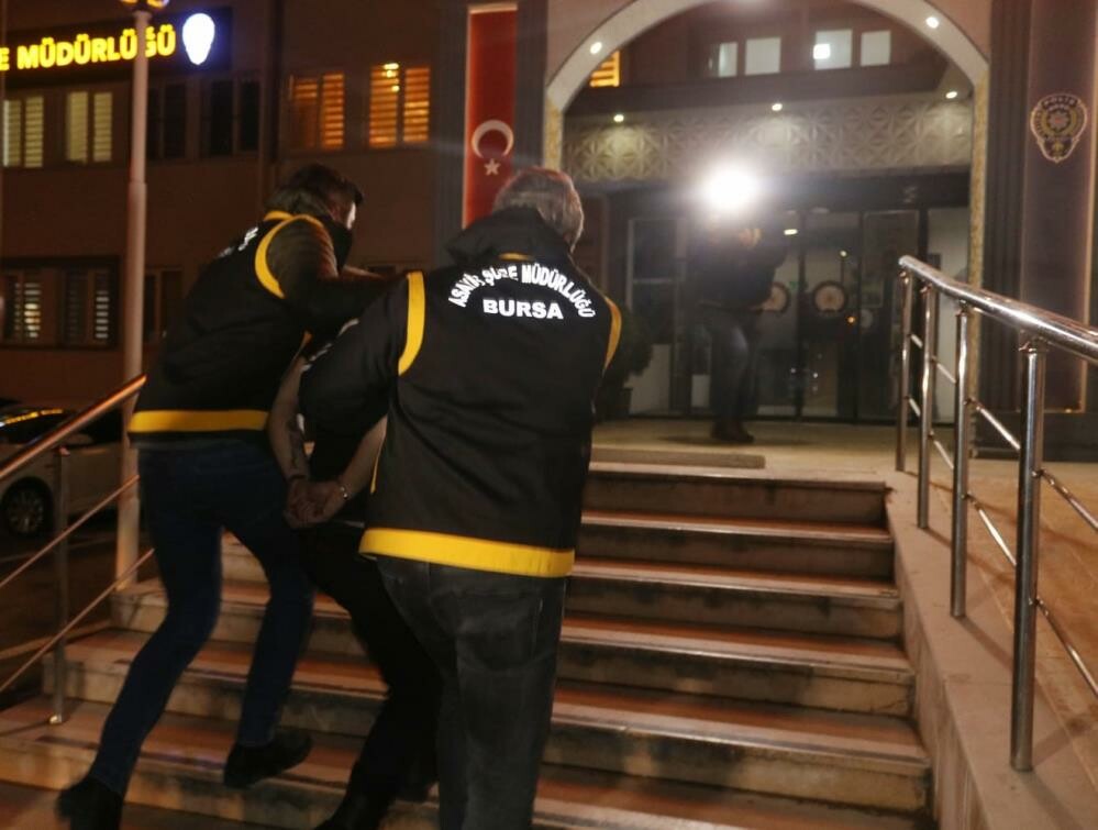 Bursa’da kan donduran vahşet! İki kişiyi öldürdü birisinin cesediyle 200 kilometre yolculuk yaptı Bursa’da kan donduran vahşet! İki kişiyi öldürdü birisinin cesediyle 200 kilometre yolculuk yaptı
