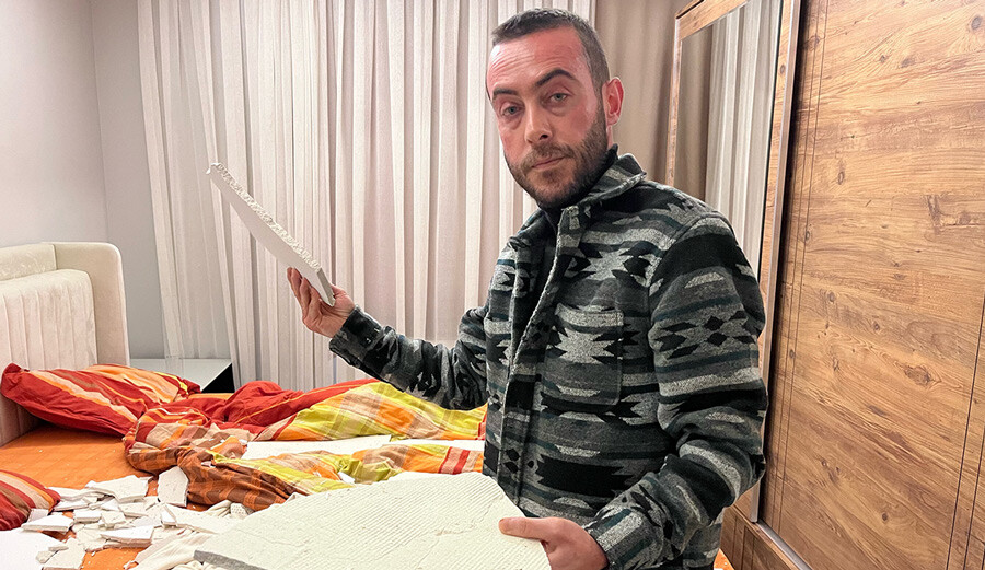 Henüz 6 ay önce tamamlanan binada korkutan anlar: Deprem oluyor sandılar, tavan üstlerine düştü