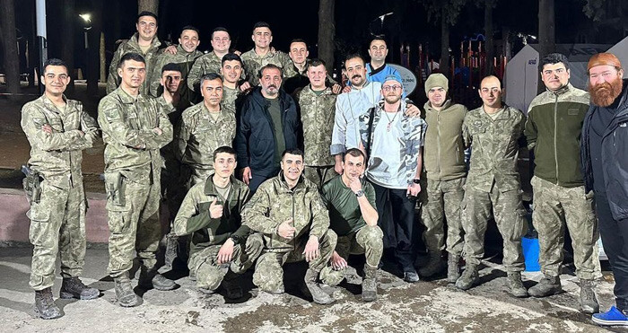 MSB’nin sahra mutfağına ziyaret: Şef Mehmet Yalçınkaya askerlerle yemek pişirdi MSB’nin sahra mutfağına ziyaret: Şef Mehmet Yalçınkaya askerlerle yemek pişirdi