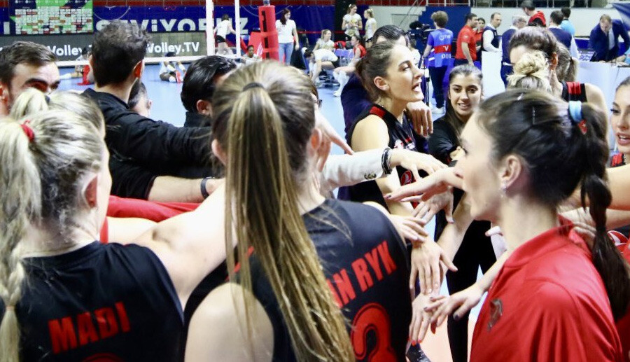 Türk Hava Yolları CEV Kupası'nda Volley Mulhouse eledi, yarı finale yükseldi