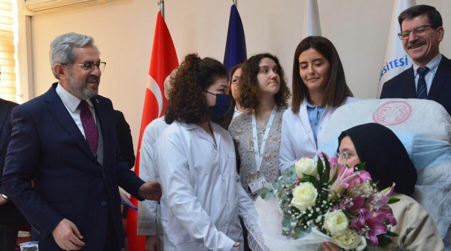 Enkazdan 248 saat sonra çıkartılarak umut olmuştu… Aleyna Ölmez alkışlarla taburcu edildi