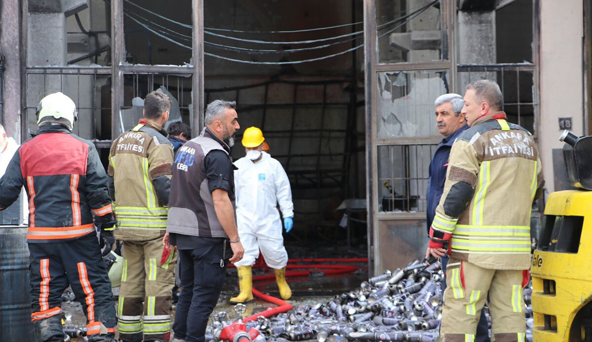 Son dakika! Ankara'da korkutan fabrika yangını: Ölü ve yaralılar var Son dakika! Ankara'da korkutan fabrika yangını: Ölü ve yaralılar var