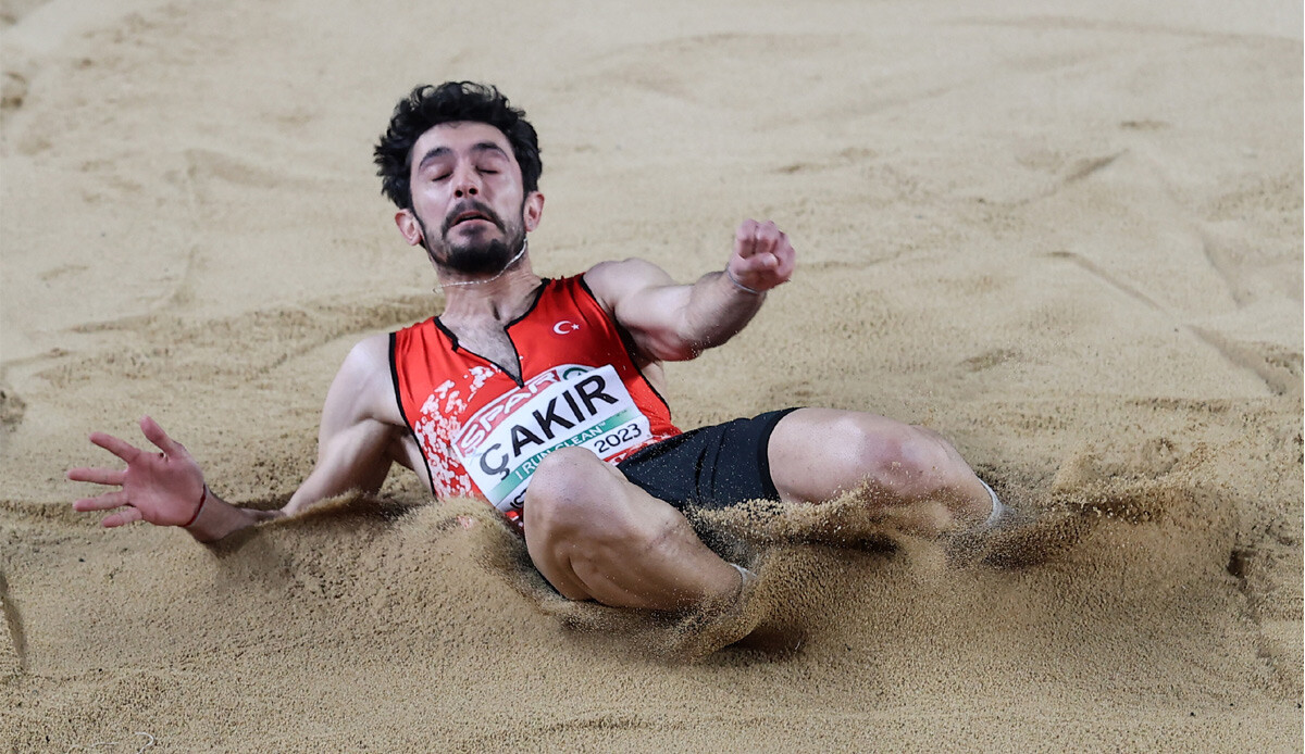 Milli atlet Batuhan Çakır üç adım atlamada finale yükseldi! 2023 Avrupa Salon Atletizm Şampiyonası başladı Milli atlet Batuhan Çakır üç adım atlamada finale yükseldi! 2023 Avrupa Salon Atletizm Şampiyonası başladı