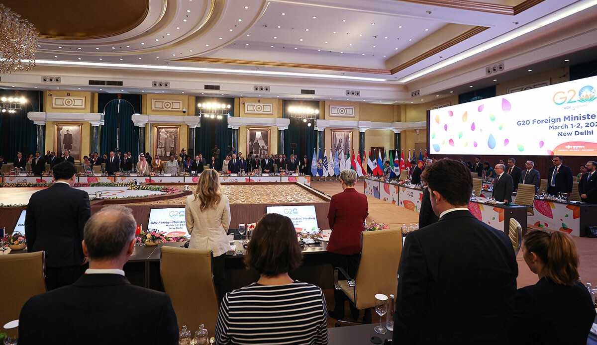 G20 toplantısı, Kahramanmaraş depremlerinde hayatını kaybedenler için saygı duruşuyla başladı G20 toplantısı, Kahramanmaraş depremlerinde hayatını kaybedenler için saygı duruşuyla başladı