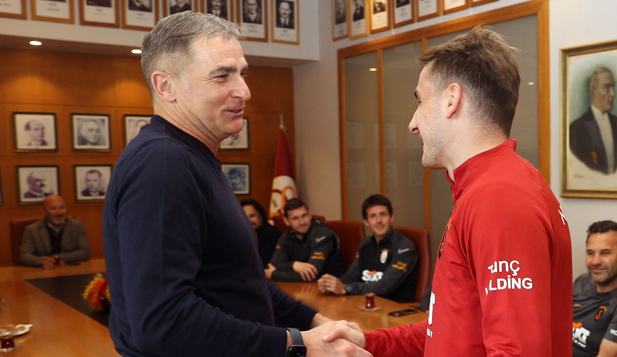Stefan Kuntz'tan Galatasaray'a ziyaret! Türk yıldıza A Milli Takım yolu açıldı Stefan Kuntz'tan Galatasaray'a ziyaret! Türk yıldıza A Milli Takım yolu açıldı