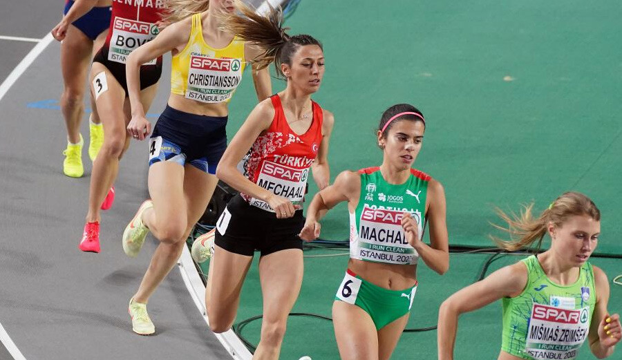 Milli atlet Batuhan Çakır üç adım atlamada finale yükseldi! 2023 Avrupa Salon Atletizm Şampiyonası başladı Milli atlet Batuhan Çakır üç adım atlamada finale yükseldi! 2023 Avrupa Salon Atletizm Şampiyonası başladı