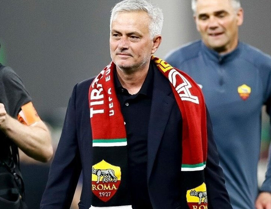 Roma'da Mourinho krizi! Takımda kalması tek şarta bağlandı Roma'da Mourinho krizi! Takımda kalması tek şarta bağlandı