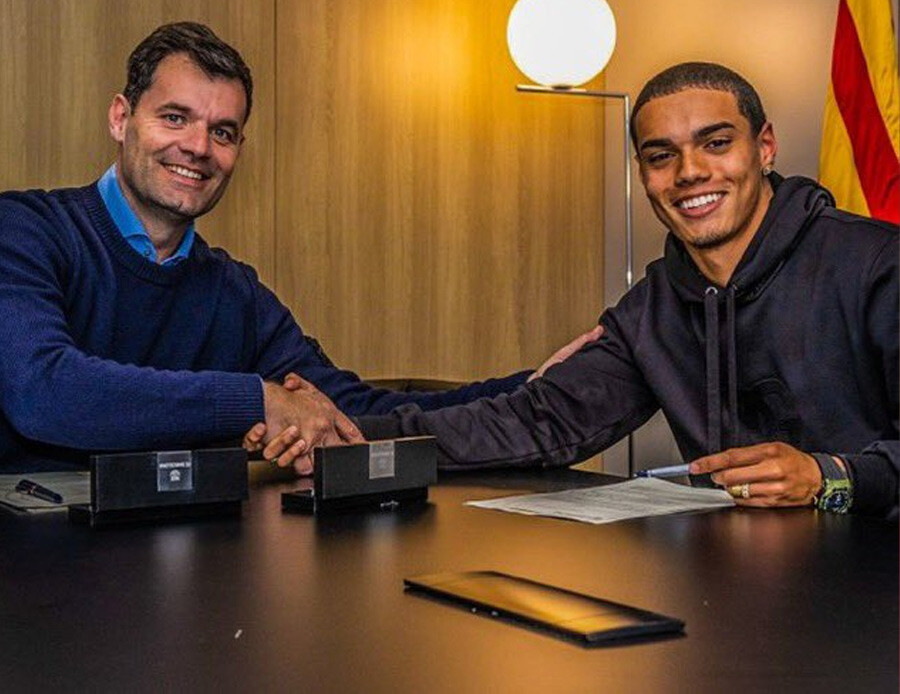 Ronaldinho'nun futbolcu oğlu Joao Mendes dünya devine transfer oldu Ronaldinho'nun futbolcu oğlu Joao Mendes dünya devine transfer oldu