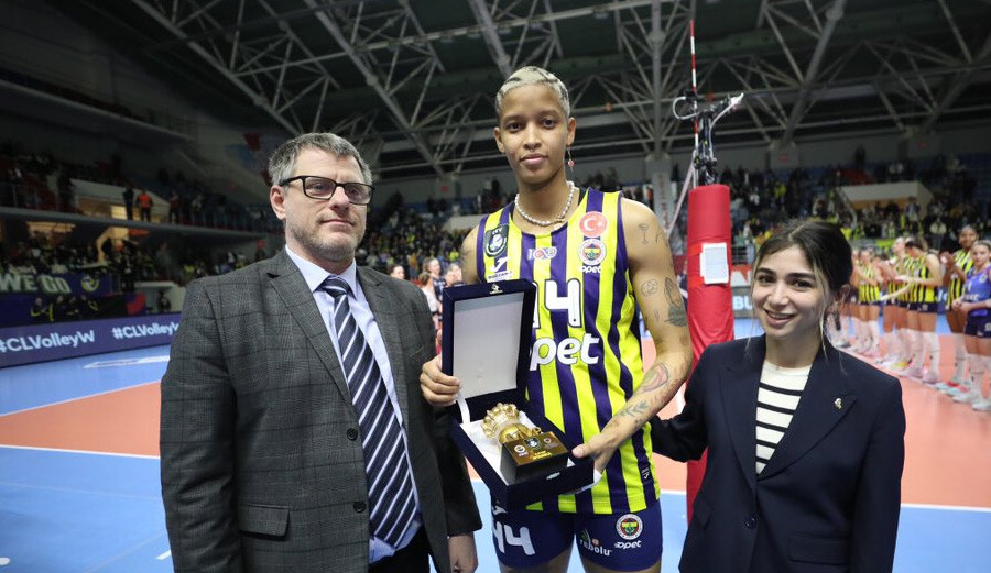 Fenerbahçe Opet CEV Şampiyonlar Ligi’nde çeyrek finalde! Sarı-Lacivertliler Chemik Police'yi 2 maçta da devirdi Fenerbahçe Opet CEV Şampiyonlar Ligi’nde çeyrek finalde! Sarı-Lacivertliler Chemik Police'yi 2 maçta da devirdi