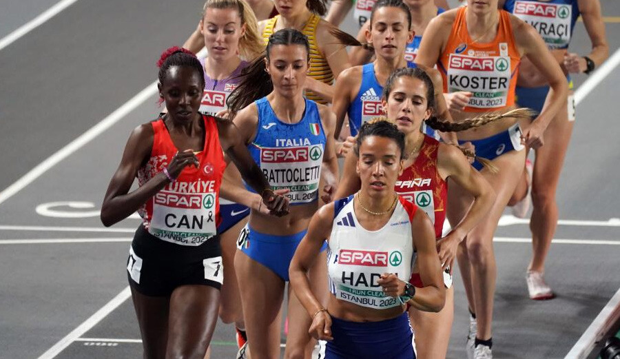 Milli atlet Batuhan Çakır üç adım atlamada finale yükseldi! 2023 Avrupa Salon Atletizm Şampiyonası başladı Milli atlet Batuhan Çakır üç adım atlamada finale yükseldi! 2023 Avrupa Salon Atletizm Şampiyonası başladı