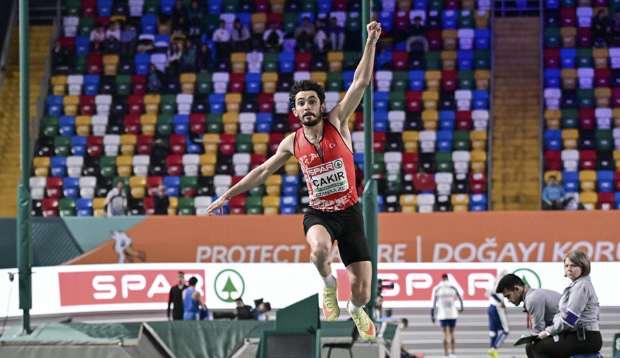 Tuğba Danışmaz üç adım atlamada serisini birinci tamamlayarak finale yükseldi