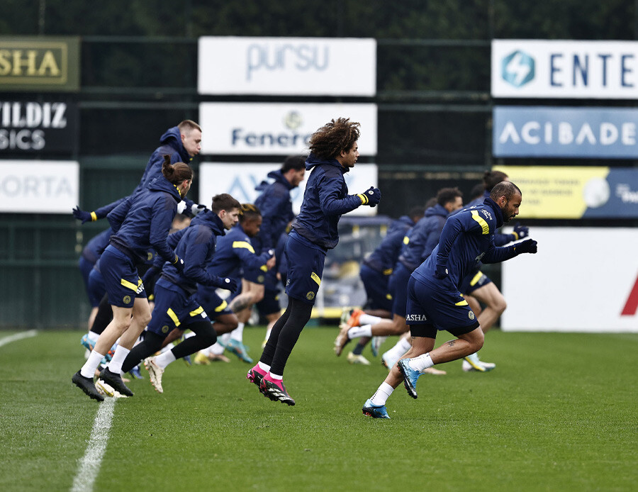 Fenerbahçe Kayserispor'a konuk oluyor! 8 oyuncu ceza sınırında bulunuyor Fenerbahçe Kayserispor'a konuk oluyor! 8 oyuncu ceza sınırında bulunuyor