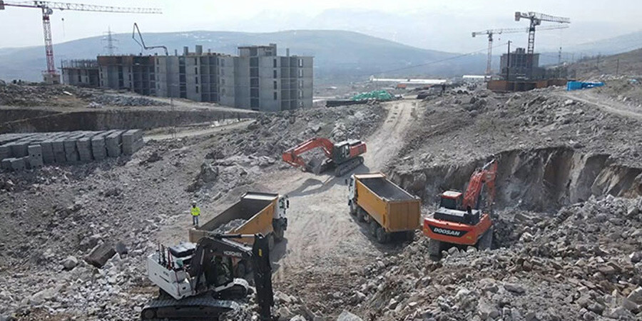 Murat Kurum çalışmaları paylaştı: İlk Evim ve Afet Konutları birlikte yükselecek Murat Kurum çalışmaları paylaştı: İlk Evim ve Afet Konutları birlikte yükselecek