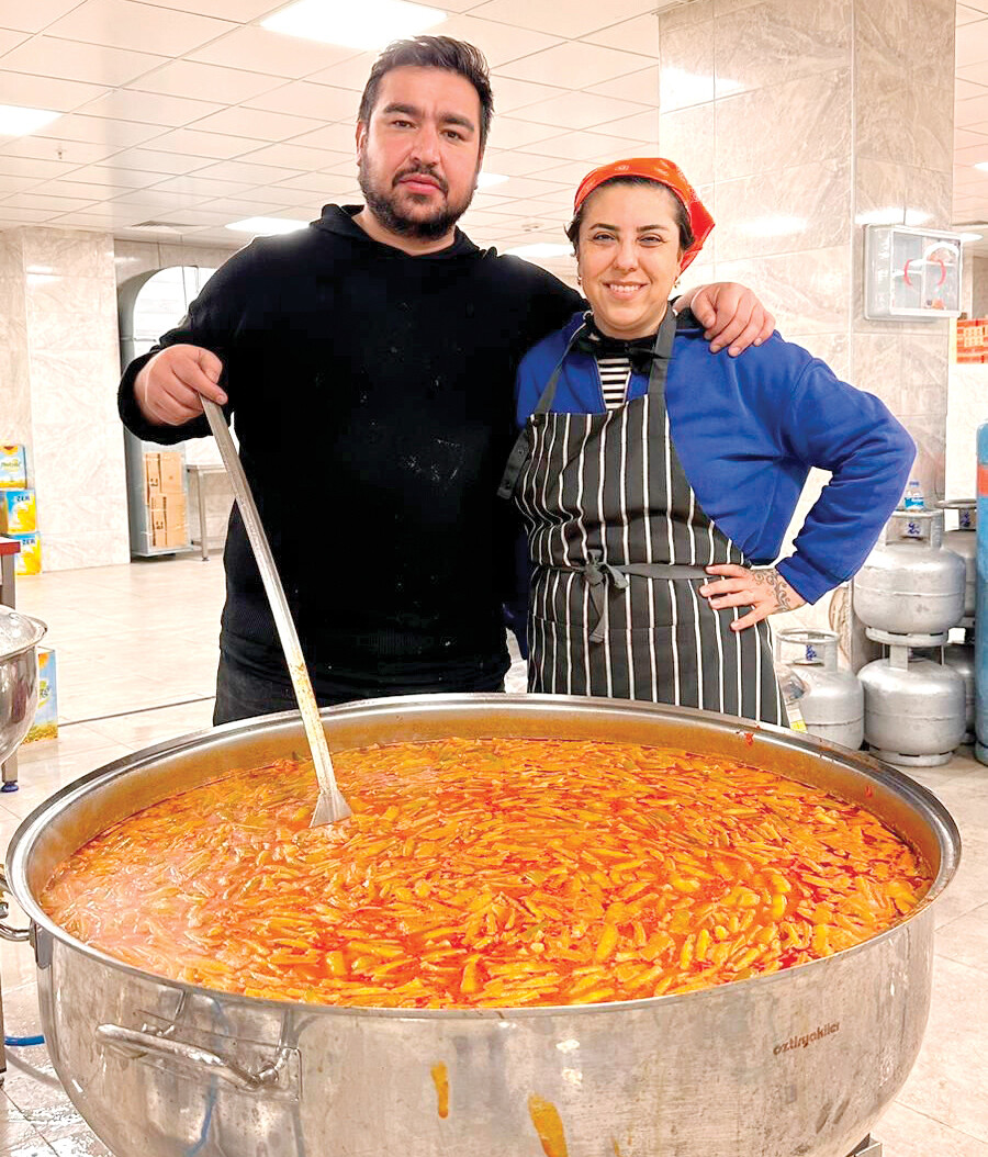 Ünlü şefler afetzedeler için bölgeye koştu