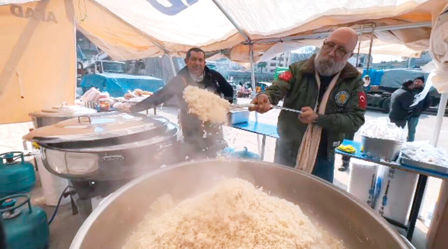 Ünlü şefler afetzedeler için bölgeye koştu