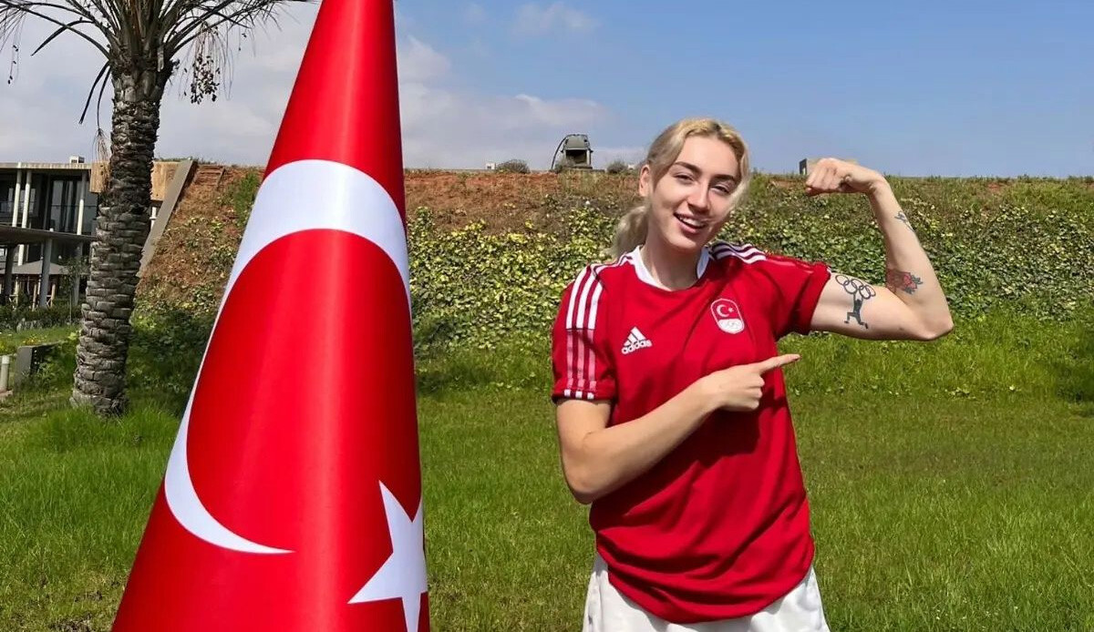 Tuğba Danışmaz üç adım atlamada serisini birinci tamamlayarak finale yükseldi