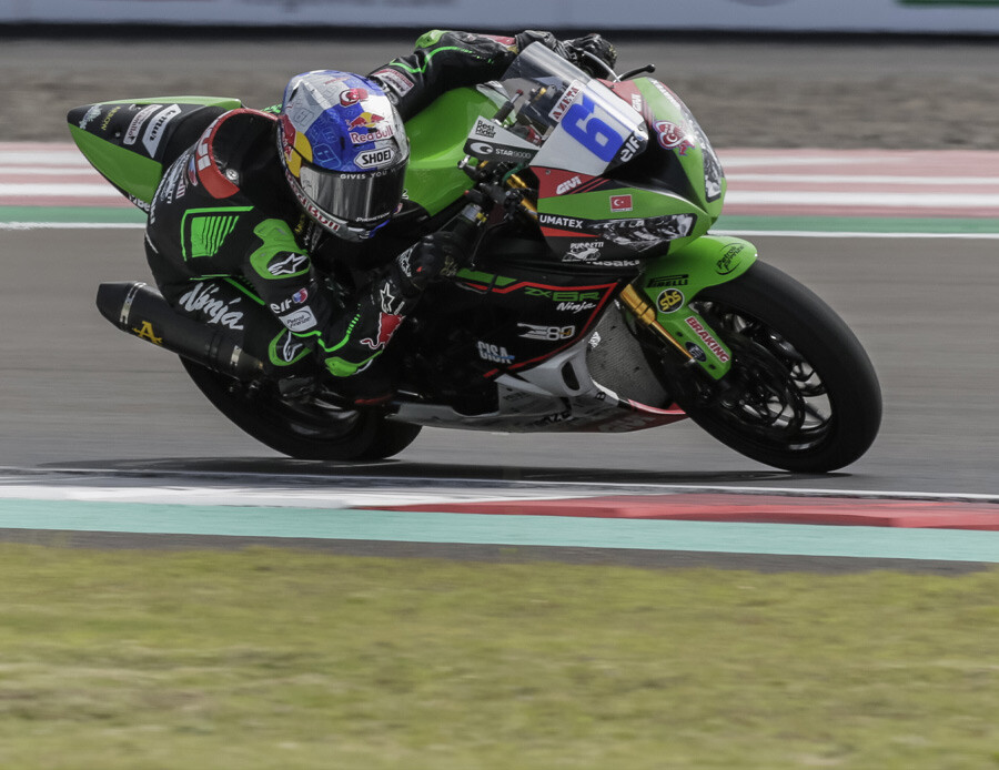 Milli motosikletçi Can Öncü gururlandırdı! Dünya Supersport Şampiyonası'nda zafere uzandı