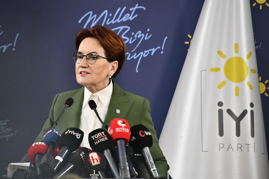Meral Akşener Altılı Masa'dan kalktı, HDP boş koltuğa göz kırptı Meral Akşener Altılı Masa'dan kalktı, HDP boş koltuğa göz kırptı