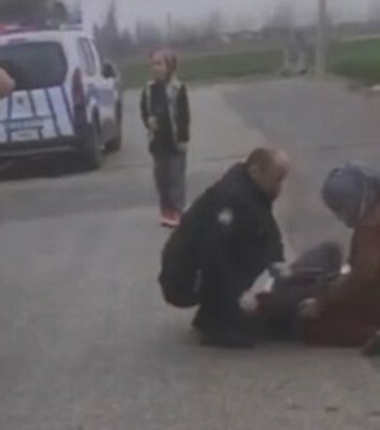 İzmir’de kadın cinayeti: Polislerin yanında eski eşi tarafından bıçaklandı