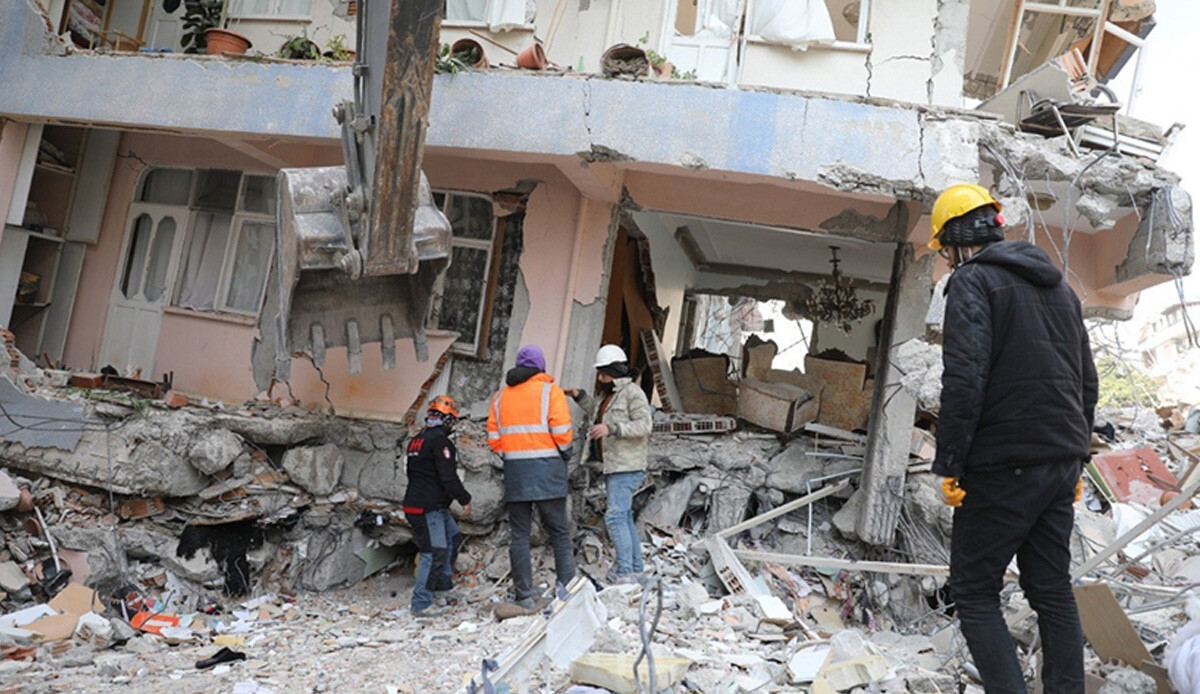 Deprem bölgesindeki yardım malzemelerini Tekirdağ&#039;daki evine götüren emniyet müdürü açığa alındı