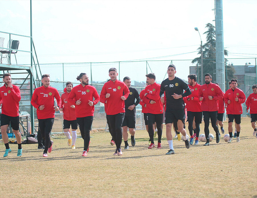 Eskişehirspor geri dönüyor! Transfer tahtasını açarak 20 futbolcuya imza attırdılar