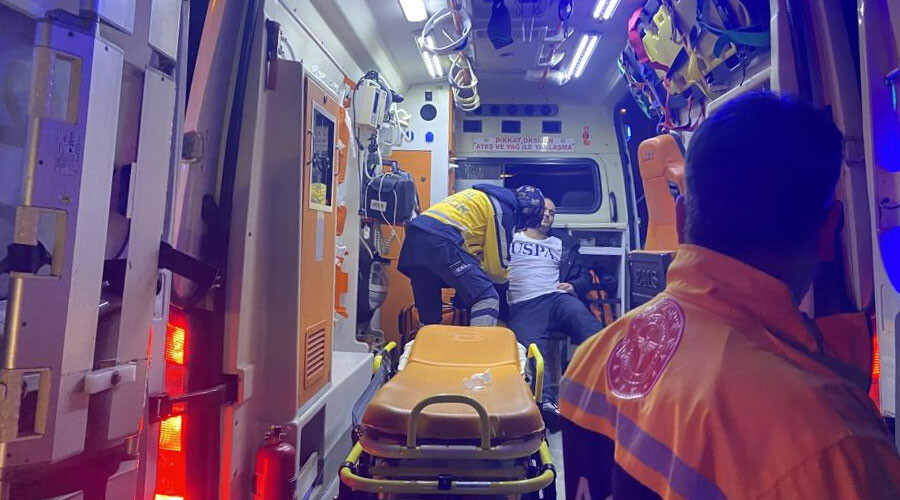 Bakırköy’de feci kaza! Kontrolden çıkan otomobil hurdaya döndü: Ölü ve yaralılar var