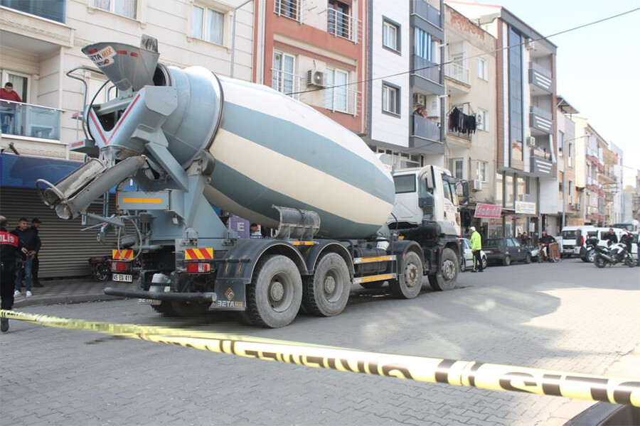 Kahraman anne! Kızını kurtardı kendisini kurtaramadı