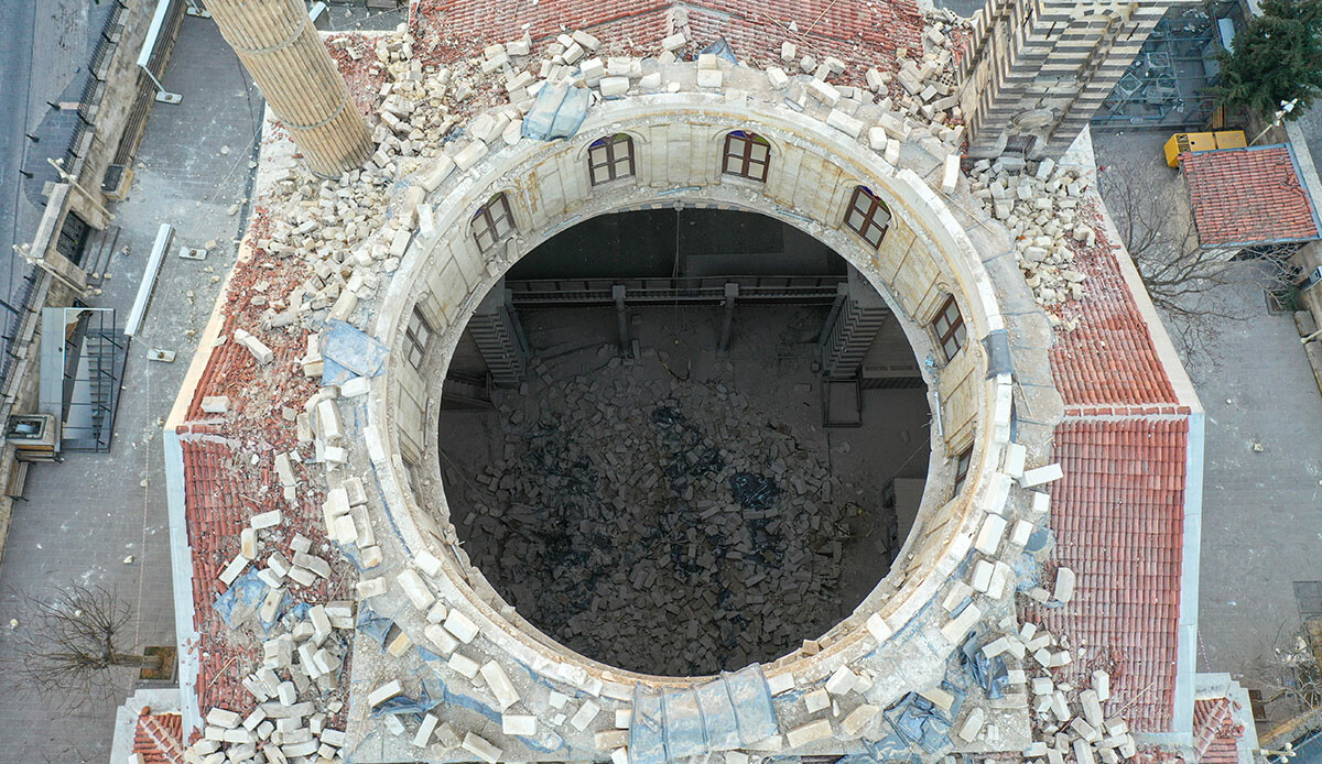 Tarihe dayandı, depreme dayanamadı: Gaziantep'teki Kurtuluş Camii büyük hasar aldı