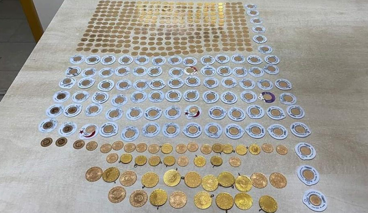 &#039;Polisim&#039; dedi, kapısına gitti: Onlarca altını alıp kaçtı