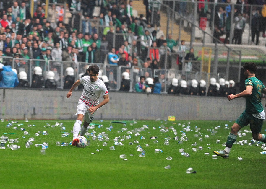 TFF'den Bursaspor - Amedspor maçı açıklaması! Olaylı mücadele iptal mi edilecek? TFF'den Bursaspor - Amedspor maçı açıklaması! Olaylı mücadele iptal mi edilecek?