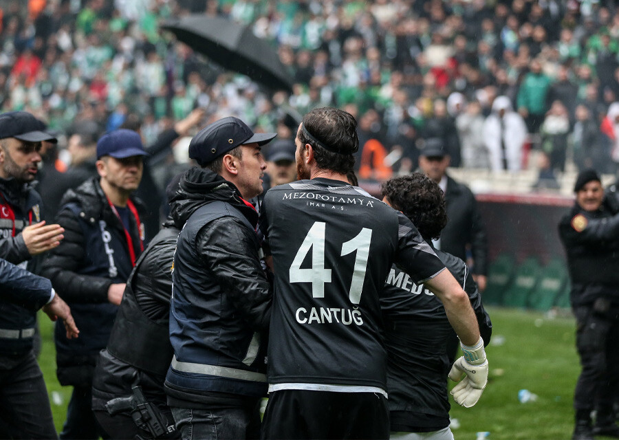 TFF'den Bursaspor - Amedspor maçı açıklaması! Olaylı mücadele iptal mi edilecek? TFF'den Bursaspor - Amedspor maçı açıklaması! Olaylı mücadele iptal mi edilecek?