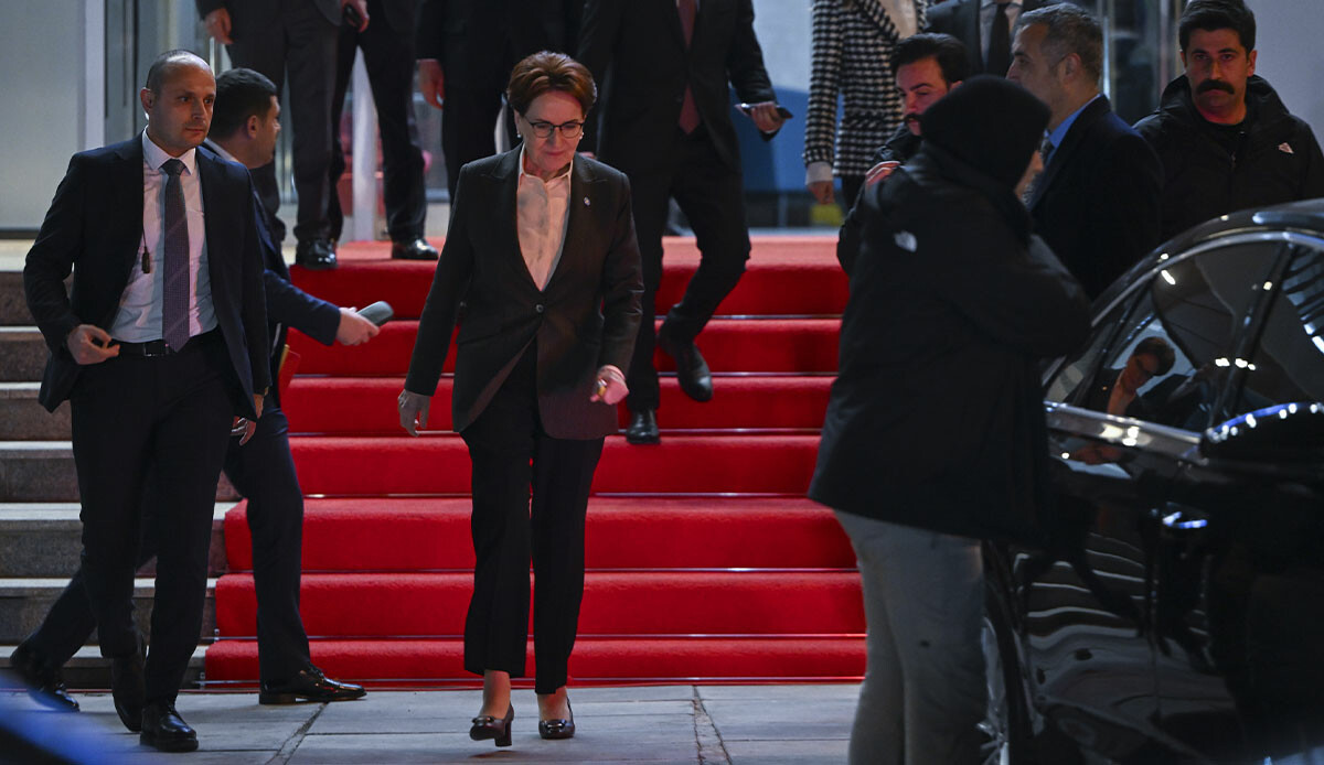 Kılıçdaroğlu&#039;nun adaylığı sonrası düzenlenen yemeğe Akşener katılmadı