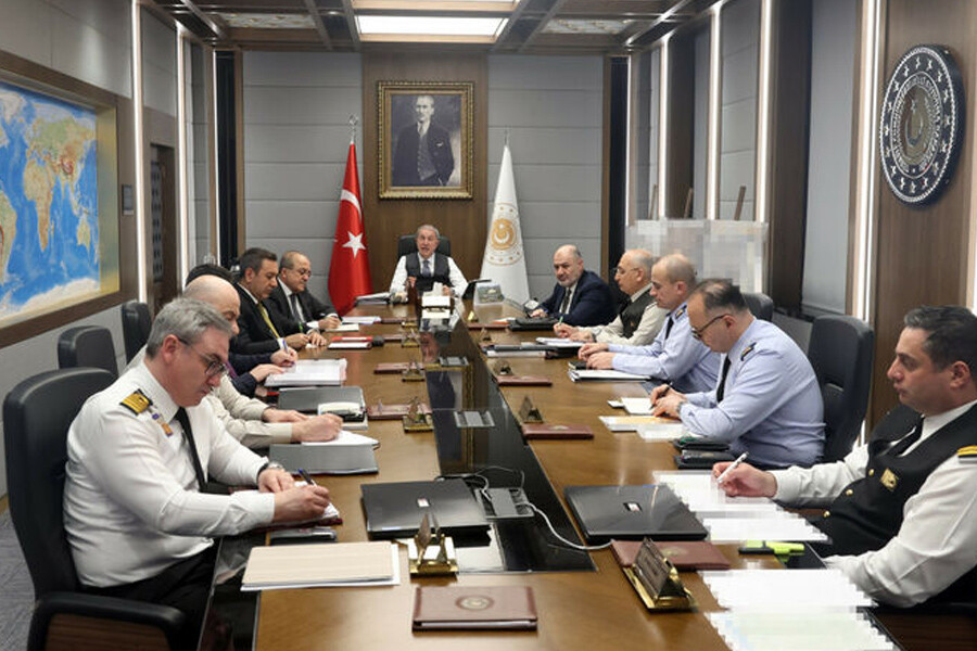 Bakan Akar, komuta kademesi ile bir araya geldi Bakan Akar, komuta kademesi ile bir araya geldi