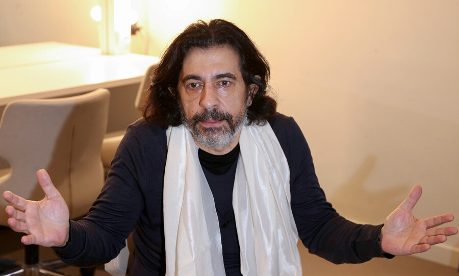 Okan Bayülgen deprem için perde açtı, oyununun gelirini bağışladı